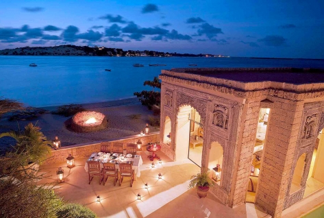 03-majlis-pool-bar-at-dusk